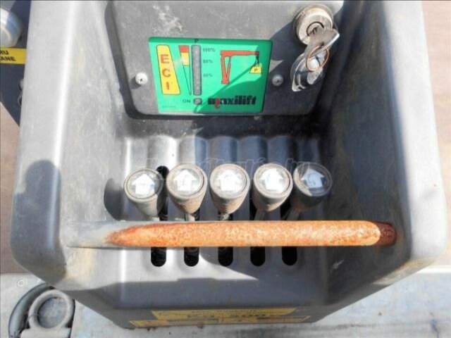 VOLKSWAGEN - CRAFTER DOKA platós maxilift daruval