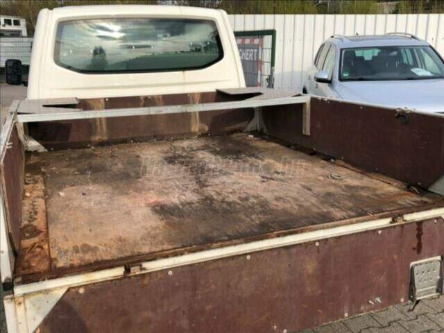 VOLKSWAGEN - TRANSPORTER T5 1.9 TDI DOKA Platós