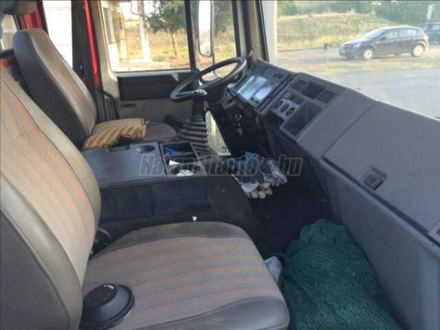 VOLVO - VOLVO FL6 + presscontainers